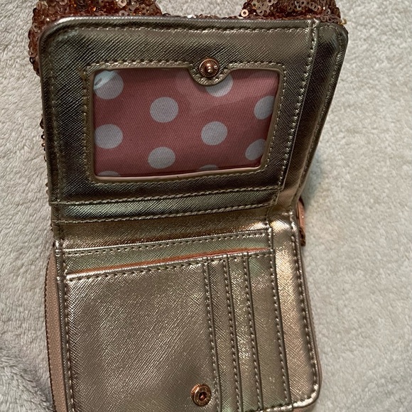 Disney Parks Lounge fly EUC Gold Sequined Minnie Mouse Ear Bow Wallet Clutch - Picture 7 of 12